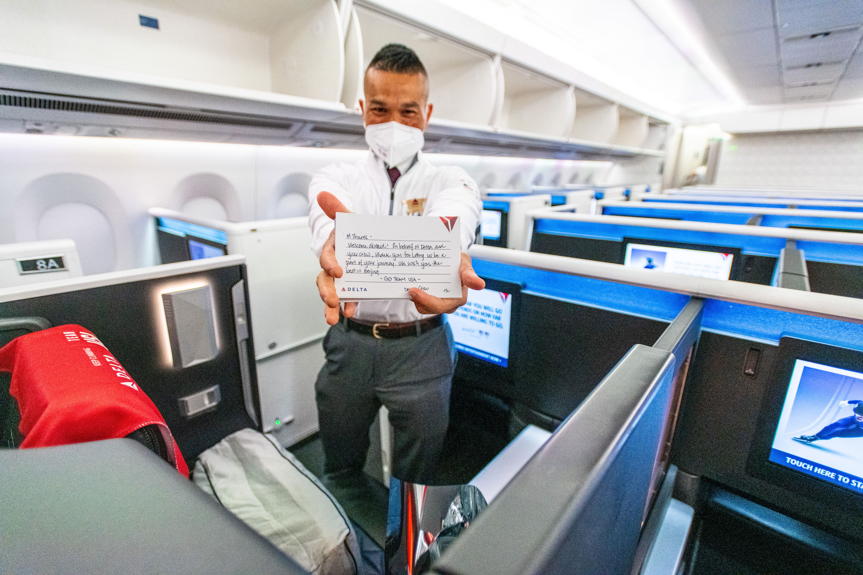 A Delta employee holds notes of encouragement for Team USA.