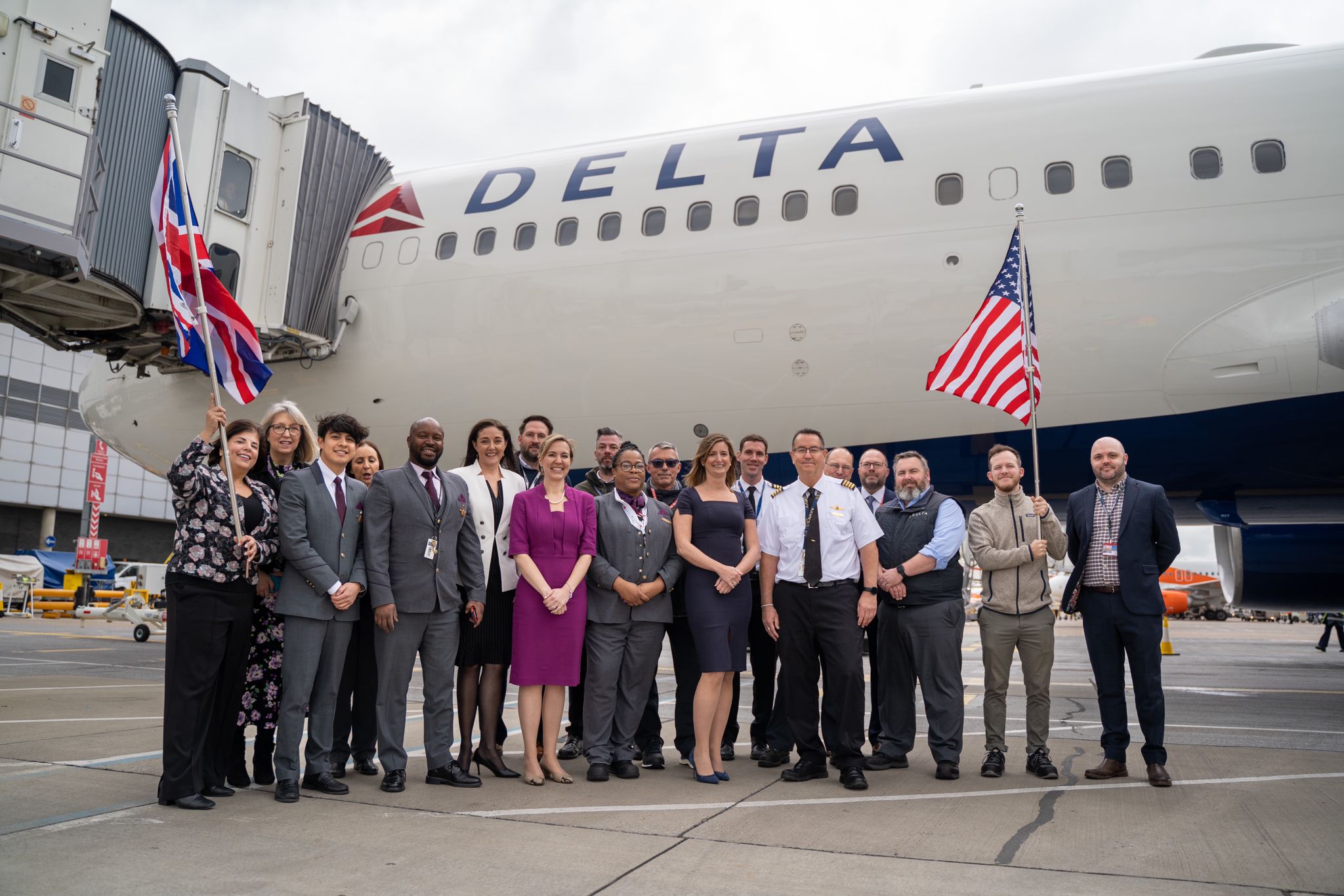 Delta people commemorate their airline's return to London's Gatwick Airport (LGW).