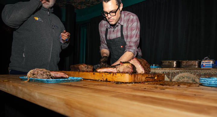 At Delta's reservation only speakeasy for Medallion members at SXSW, members got to enjoy truly exclusive experiences, like an evening BBQ tasting experience from world-renowned Austin pit master Aaron Franklin of Franklin BBQ.