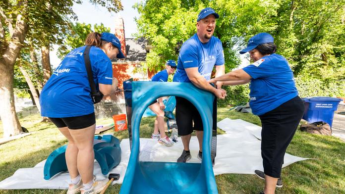 On Saturday, June 1, more than 150 Delta and local community volunteers came together to build Delta’s 39th KABOOM! playground and the second in the Salt Lake City (SLC) area. 
