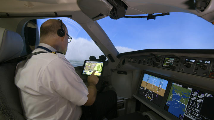 Pilot using Flight Weather Viewer turbulence app