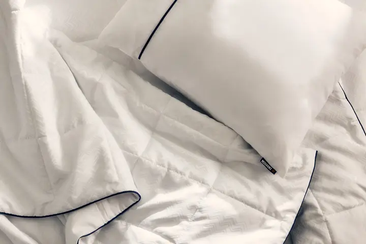 The new Delta One bedding set will include the Missoni duvet and white sleeping pillow, which feature a subtle and elegant Missoni zigzag design and navy accents. 