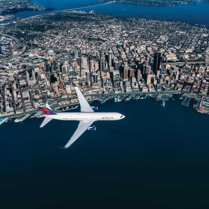 Boeing 767-300 flies over Seattle.