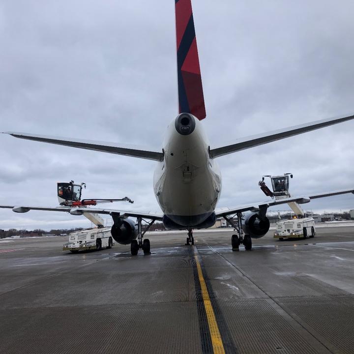 De-icing Delta aircraft at the MSP hub.