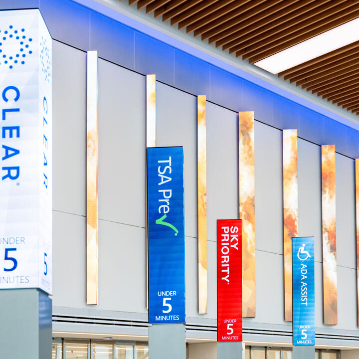 New York LaGuardia Airport (LGA)