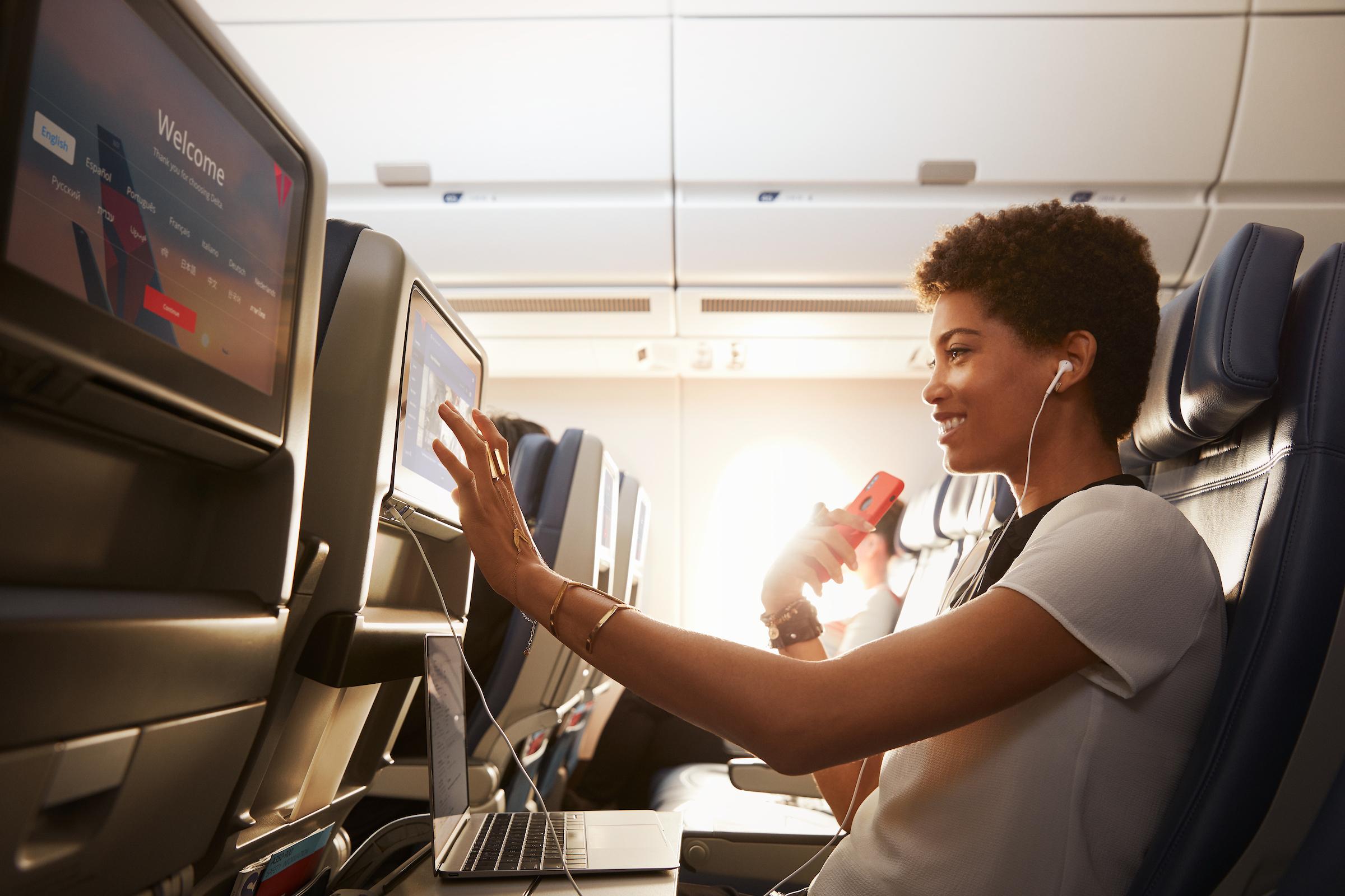 機内エンターテインメント 11月に日本語でお楽しみいただける機内映画 Delta News Hub