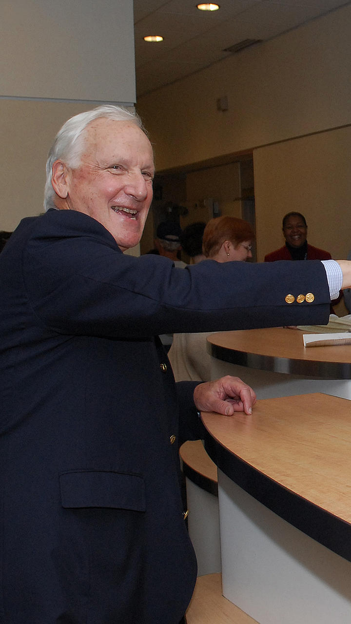 Former Delta CEO Jerry Grinstein bumps fists with Delta Gate Agents.