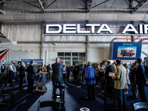 Governor Brian Kemp and Delta CEO Ed Bastian at Delta Flight Museum vaccination site