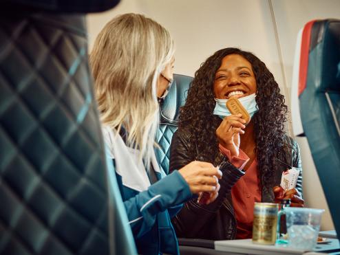 Delta food and bev with mask onboard