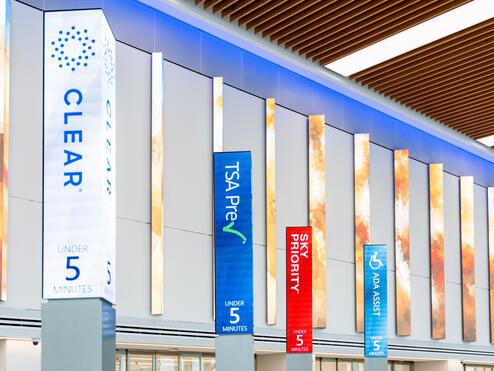 New York LaGuardia Airport (LGA)