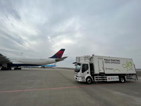 Delta Air Lines is introducing its first fully electric catering truck at Amsterdam Schiphol Airport in collaboration with Asito. It's a new initiative that reduces both CO2 emissions and pollution from diesel.