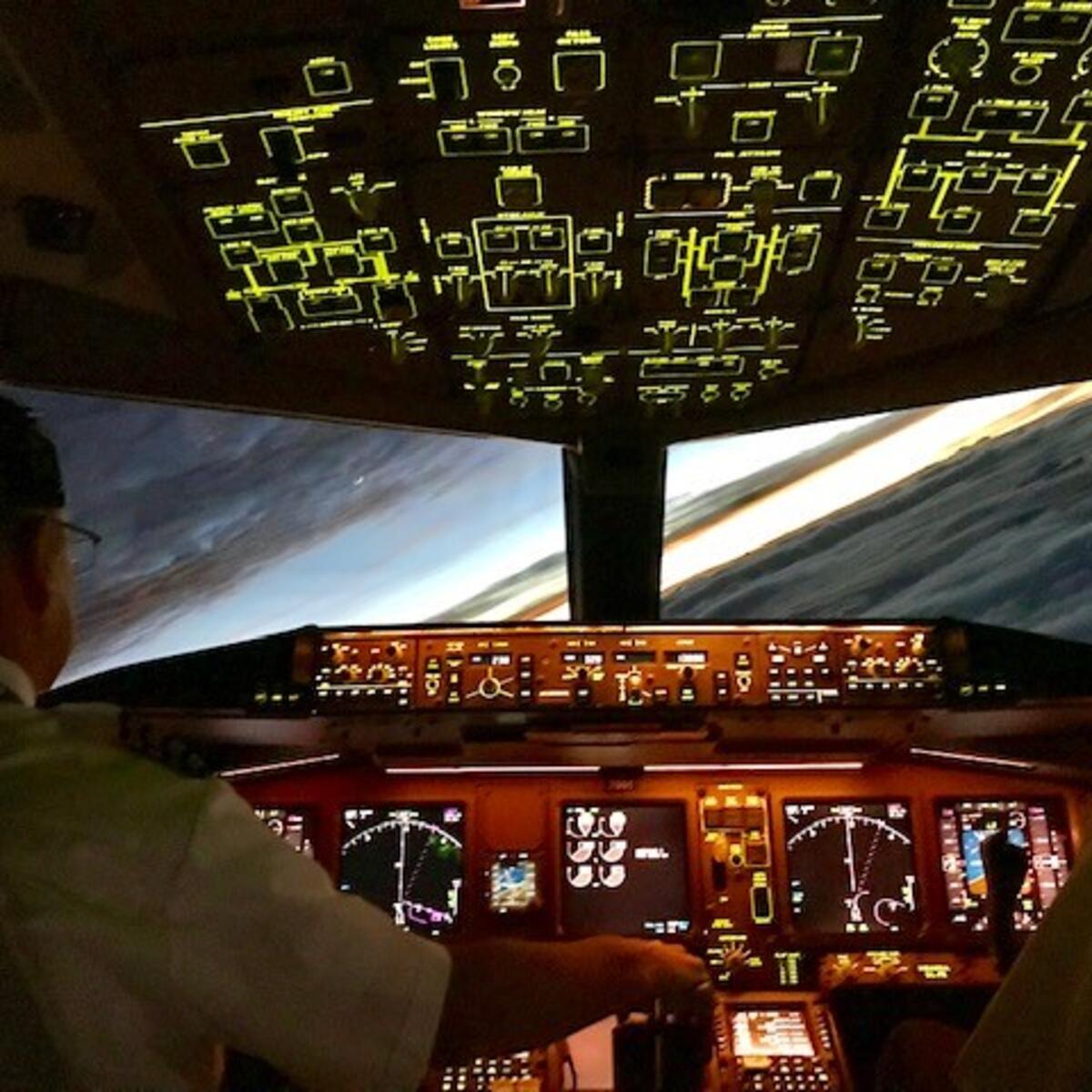 Boeing 777 cockpit