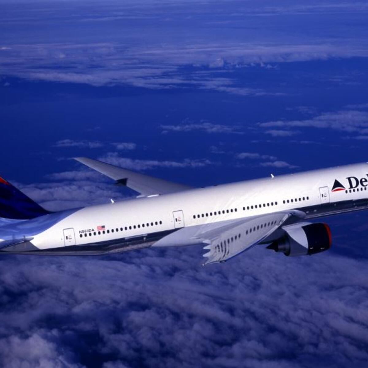 Boeing 777 in wavy livery