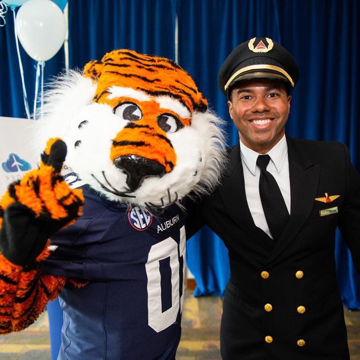 A pilot from Delta's Propel flight deck training program.