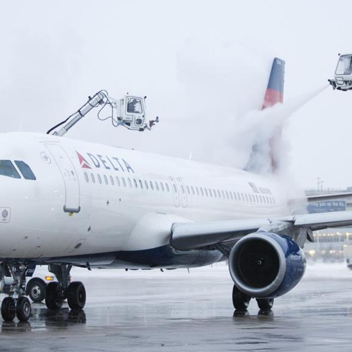 Deicing Delta aircraft