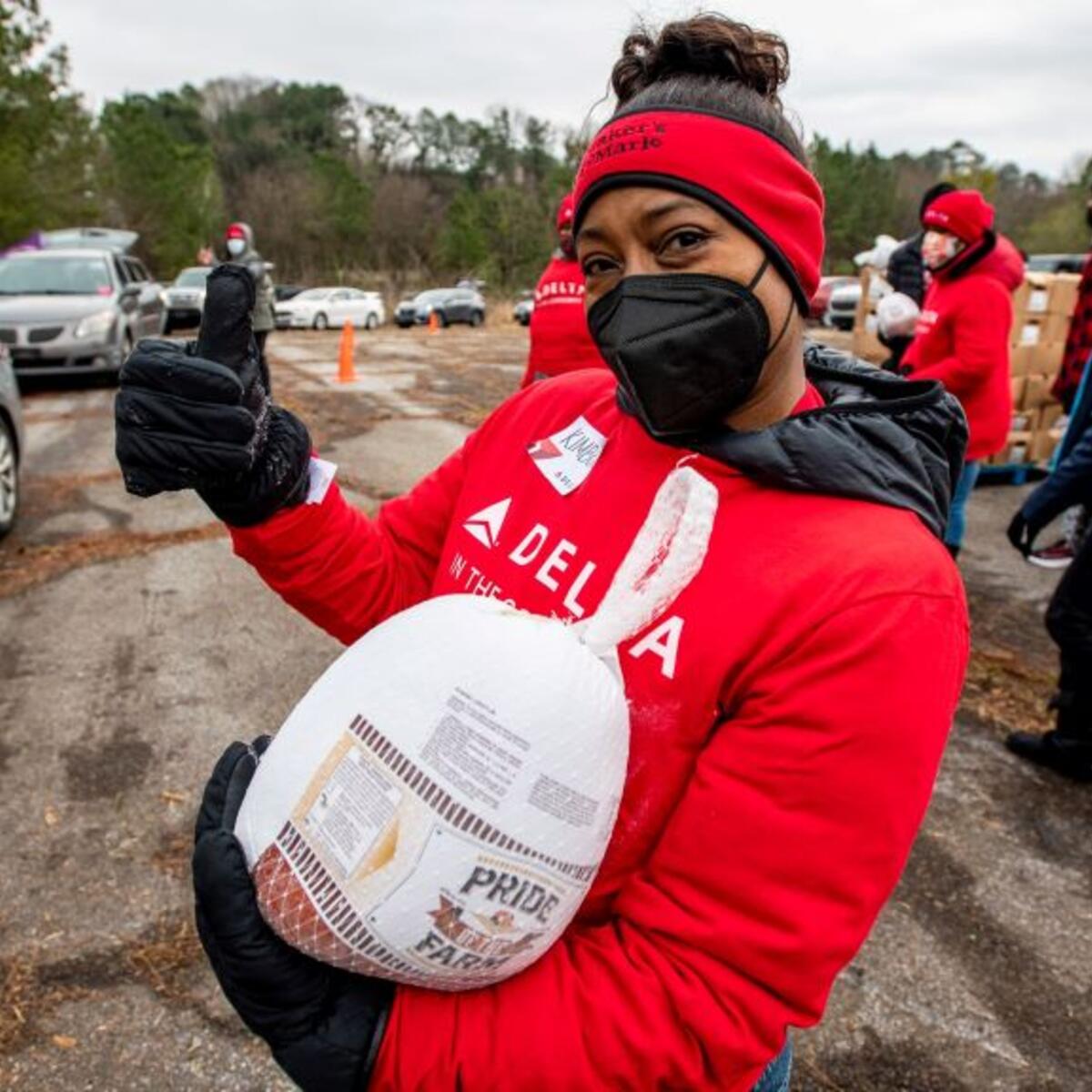 Delta employees volunteer at the recent Hosea Helps event.