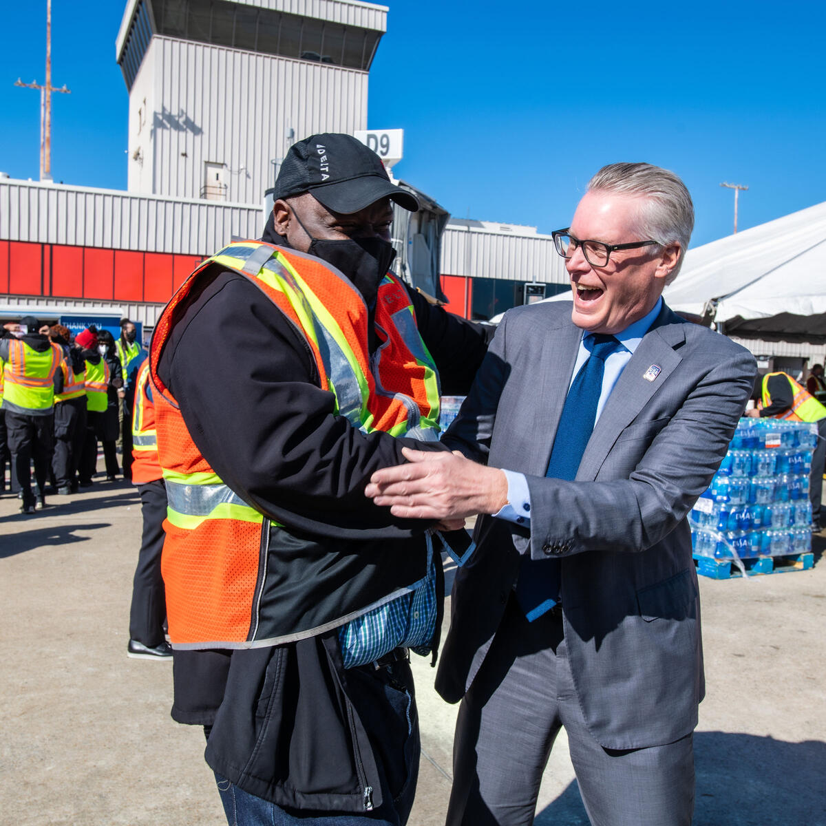 Ed Bastian with an employee