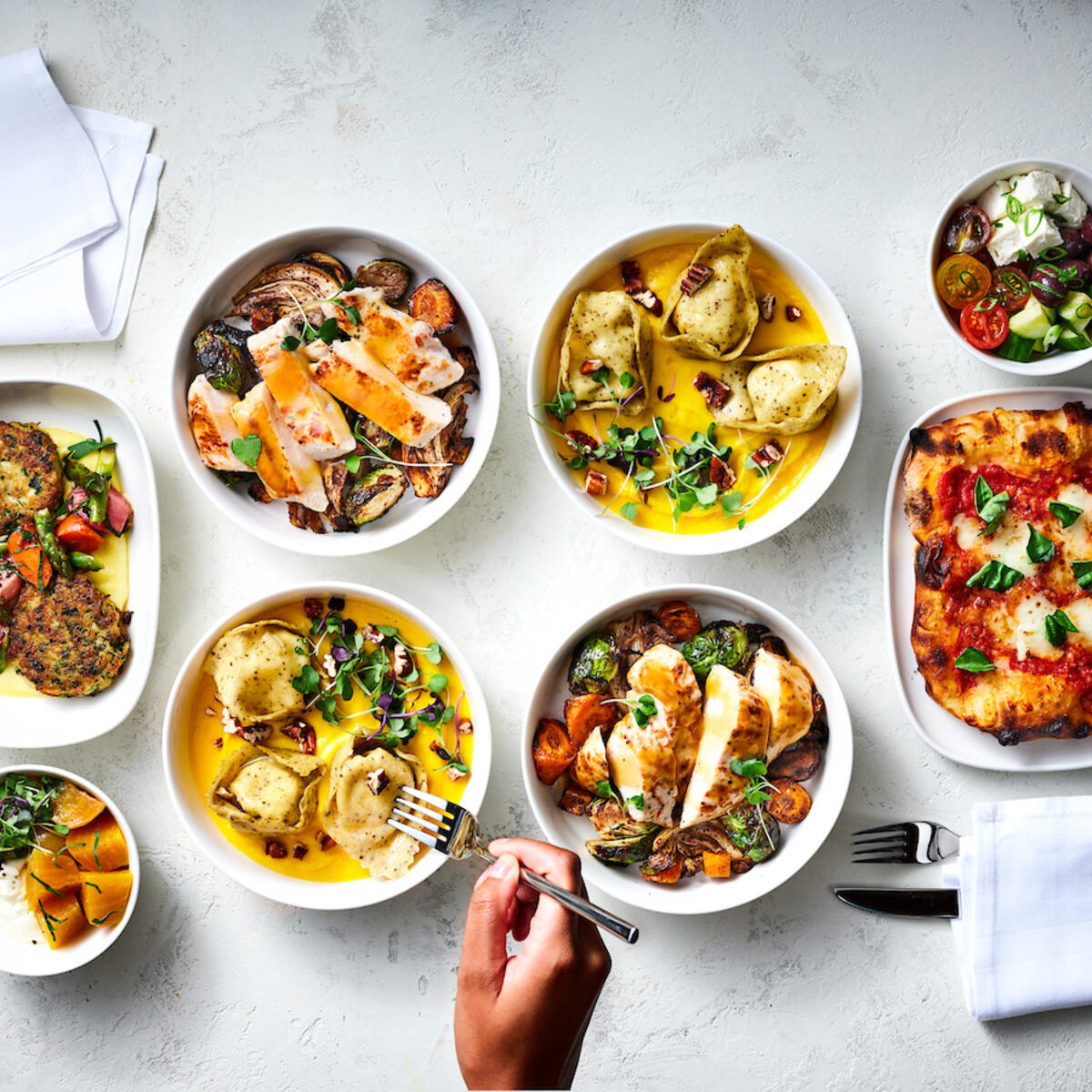 First Class customers on select flights 900 miles or greater will again enjoy hot meals featuring local ingredients and favorite items. Menu highlights include ginger beer-braised osso bucco, wild mushroom ravioli, chicken cacciatore and French bread pizza.