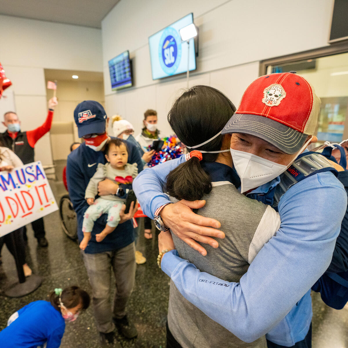 Jen Lee embraces his family.