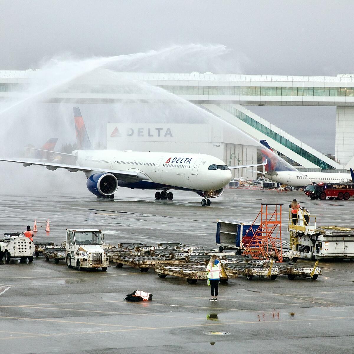 Greeted by a water turret salute, the Airbus A330-900neo touched down in Seattle just as the sun rose over the 85-foot-high aerial walkway at IAF, the largest in the world over an active taxi lane. 