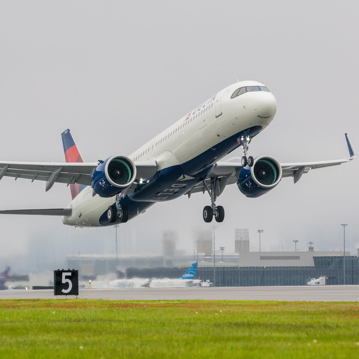 Delta A321neo Takes Off from Boston Logan International Aiport (BOS)