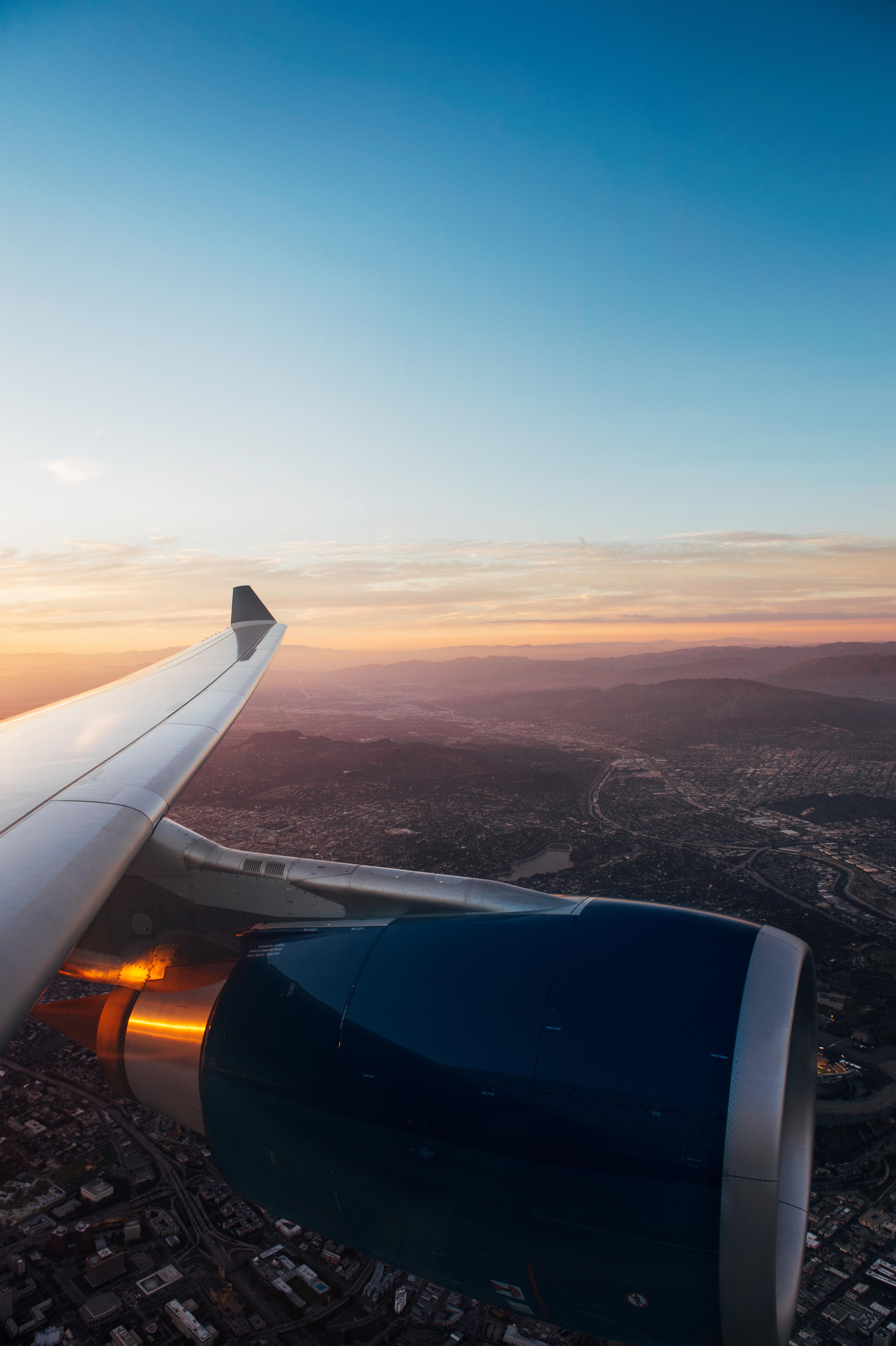 Engine and wing of an Airbus 330-300