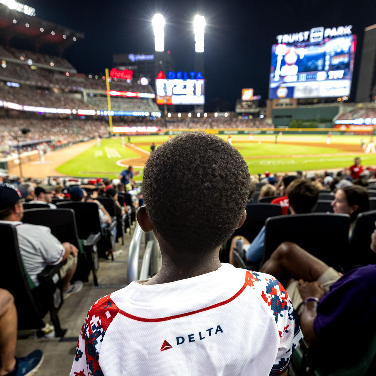 Child at Atlanta Braves game