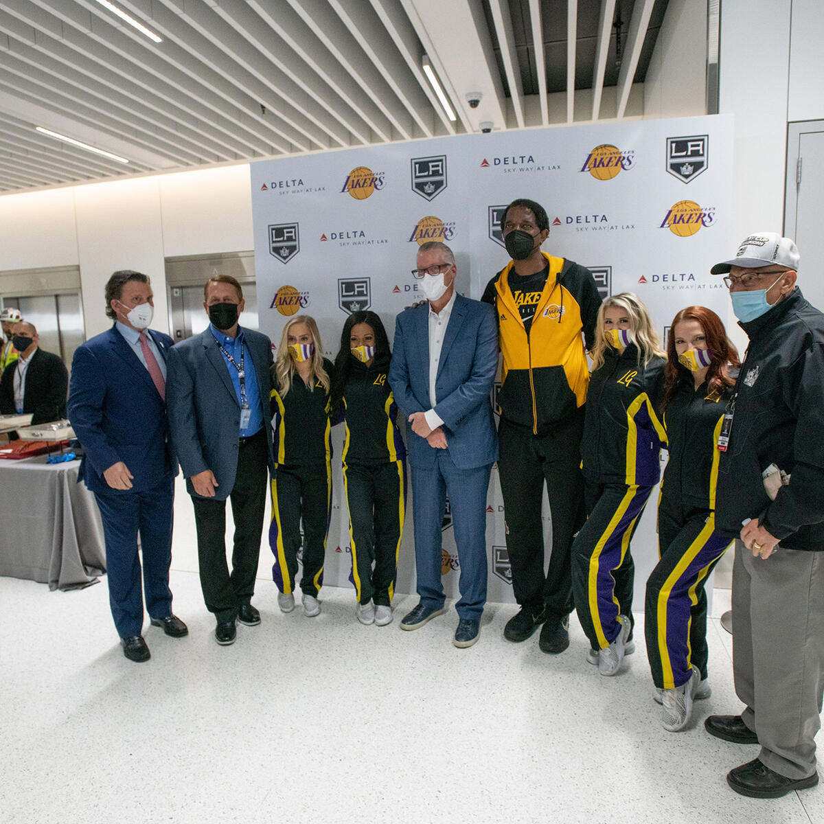 Delta leaders meet front-line team in LAX tour
