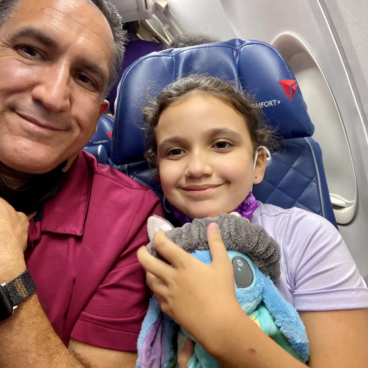 Eric Hanson with his daughter, Bella, on a Delta flight.