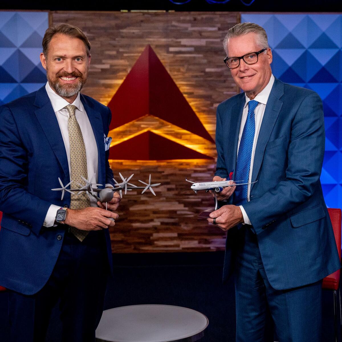 Joby Aviation founder and CEO JoeBen Bevirt and Delta CEO Ed Bastian pose for a photo on Oct. 10, 2022.