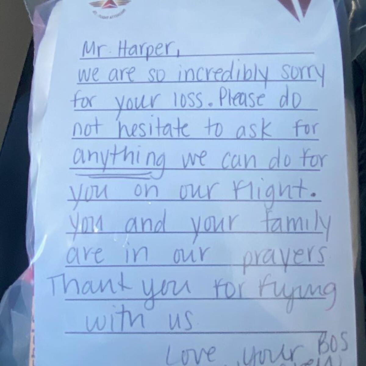 Flight leader Alex Maysonet gave Delta customer Jeff Harper a care package with a thoughtful note inside as he was grieving the loss of his sister.