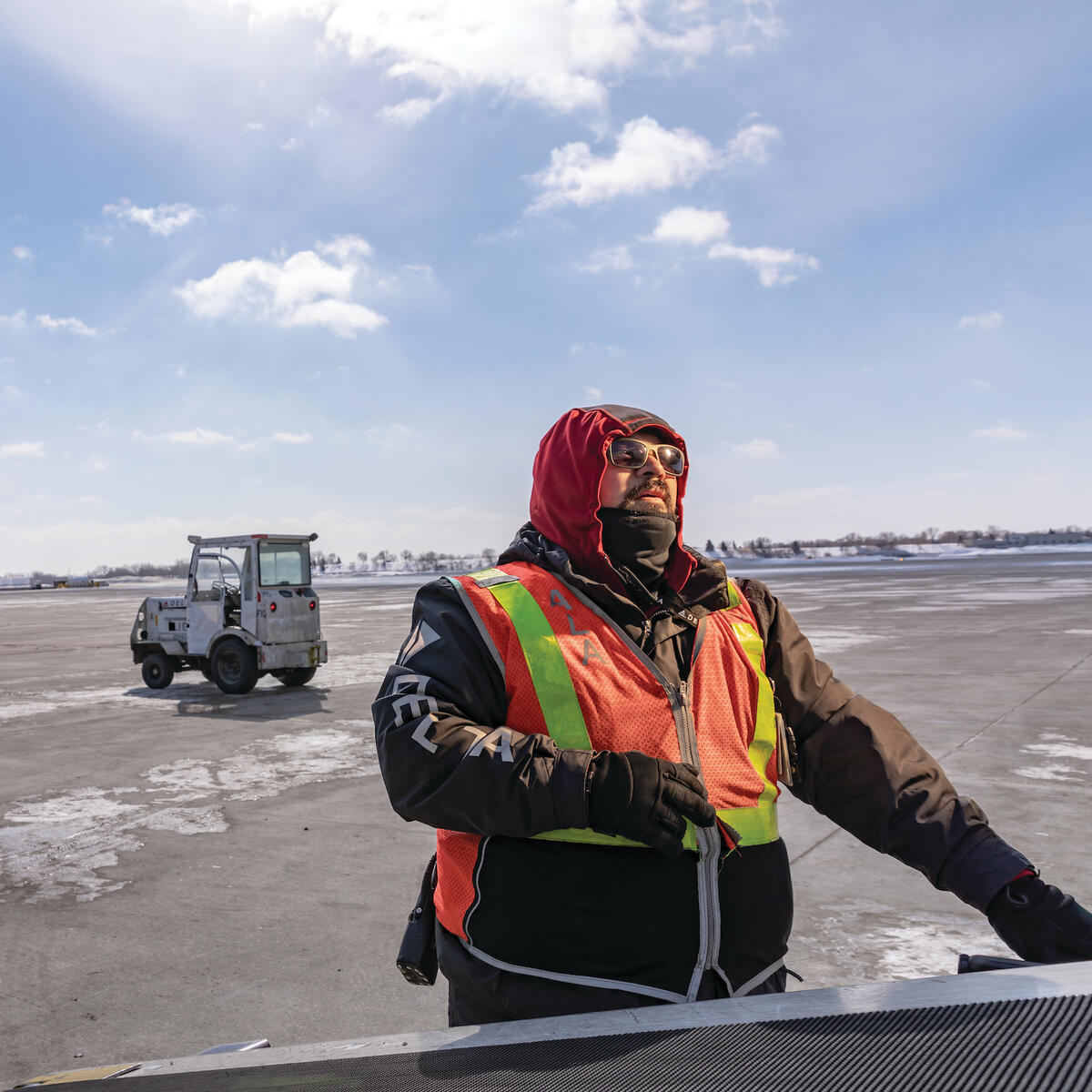 A Delta Aircraft Load Agent works in winter conditions at Minneapolis-St. Paul International Airport (MSP).