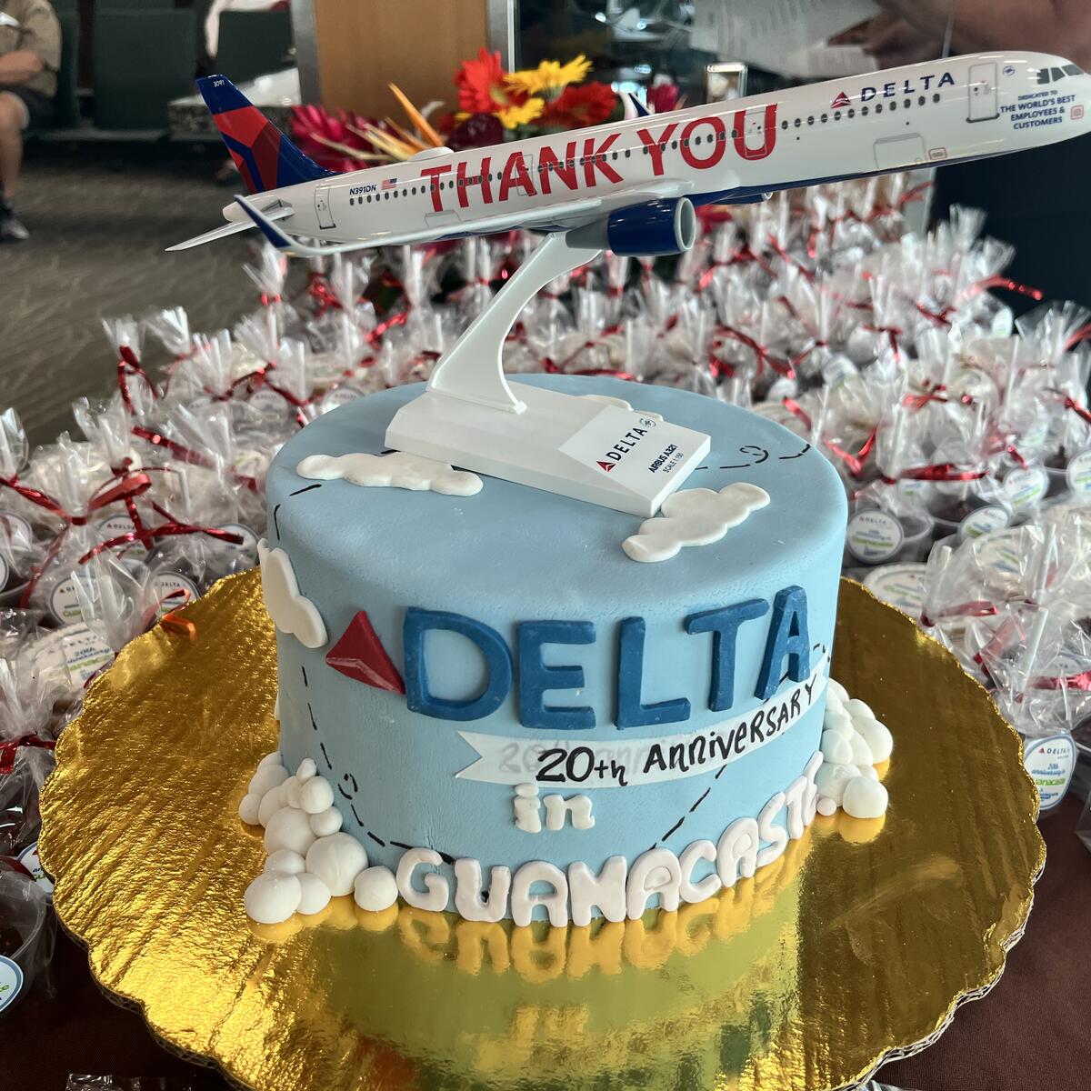 A cake for customers commemorated the 20th anniversary of Delta service to Guanacaste, Costa Rica, on Dec. 15, 2022.