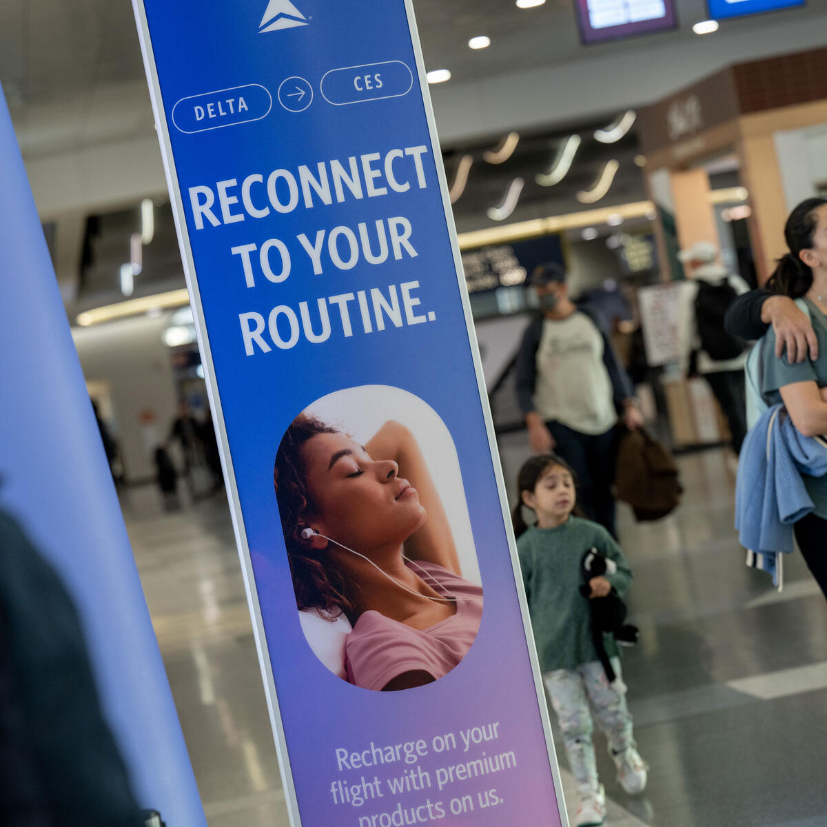 Delta’s gate D33 at Harry Reid International Airport (LAS) was transformed to send customers off with well-being products and snacks from Grown Alchemist, Kate’s Bars, Fever-Tree, Explorer Cold Brew and more to reconnect to their routines and prepare for the journeys home.