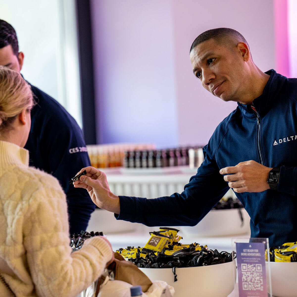 Delta’s gate D33 at Harry Reid International Airport (LAS) was transformed to send customers off with well-being products and snacks from Grown Alchemist, Kate’s Bars, Fever-Tree, Explorer Cold Brew and more to reconnect to their routines and prepare for the journeys home.