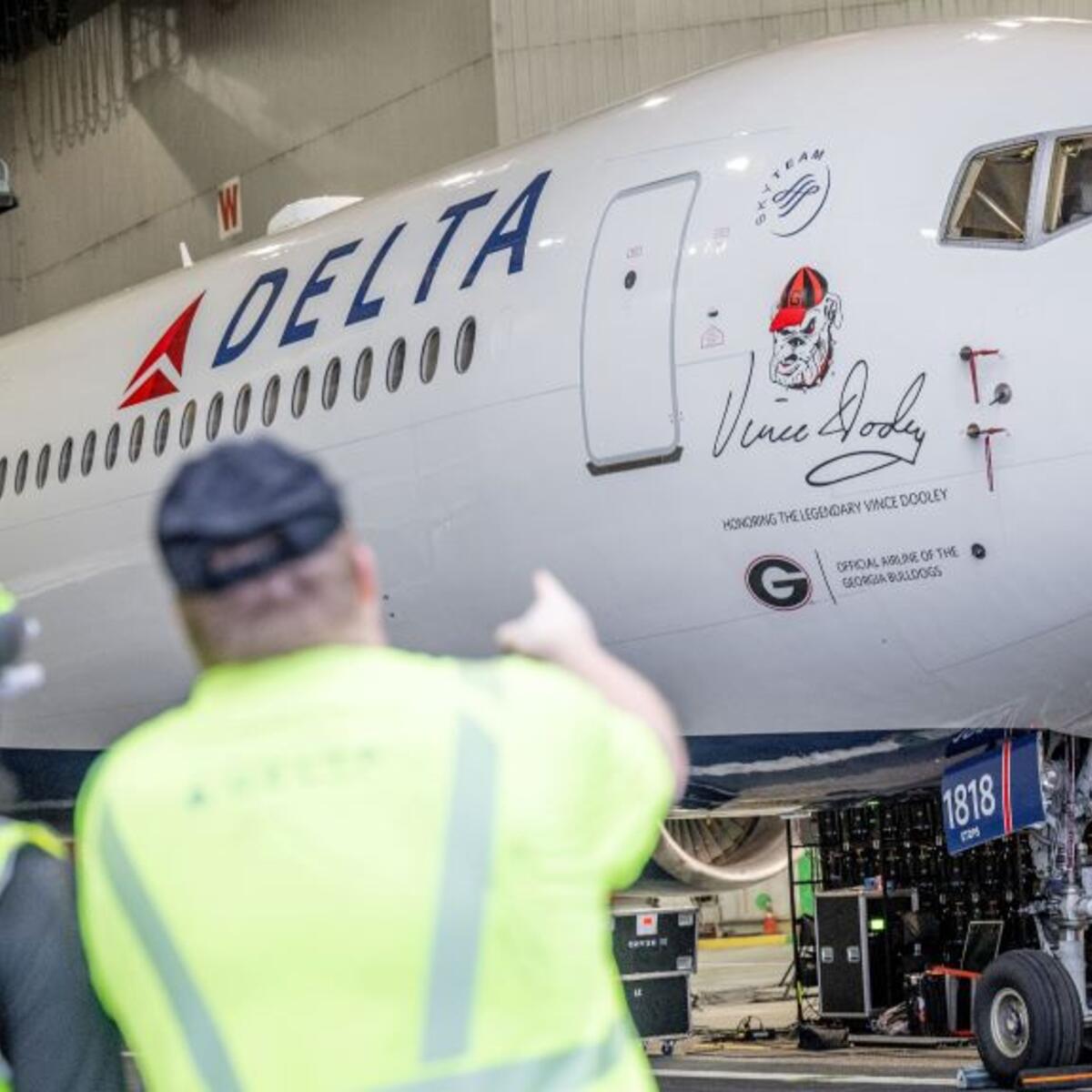 Delta commemorated the life and legacy of renowned University of Georgia football coach Vince Dooley with the dedication of a Boeing 767-400 featuring a memorial seal honoring the Hall of Famer.  