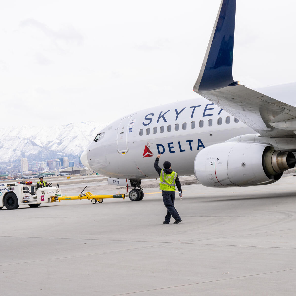 A Delta Air Lines 737-800 in SkyTeam livery is seen at Salt Lake City International Airport (SLC). Delta is a founding member of the SkyTeam alliance.