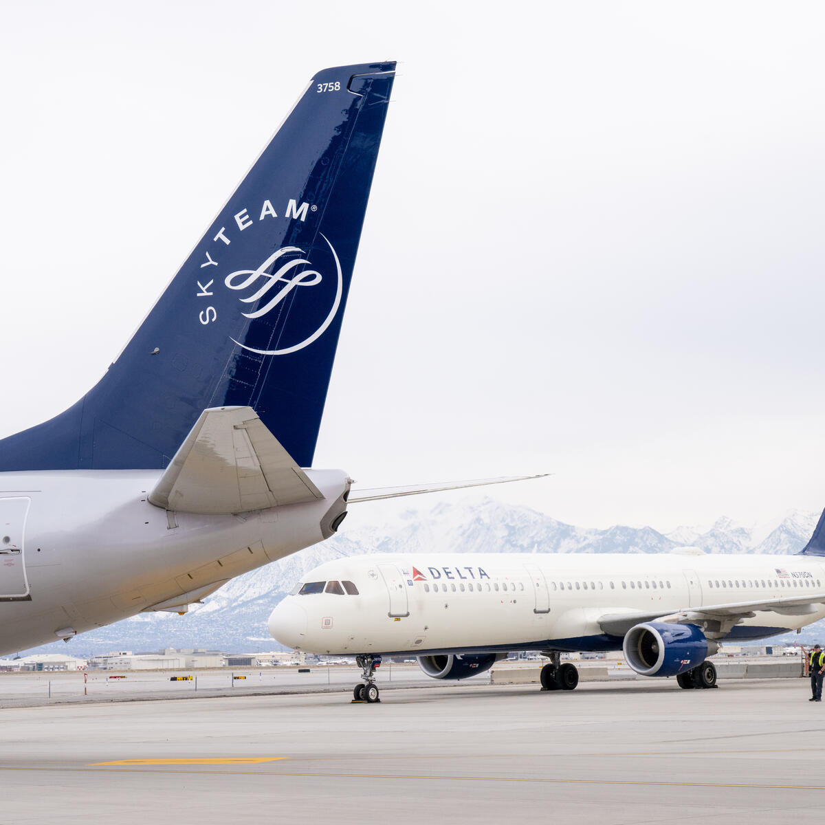 A Delta Air Lines 737-800 in SkyTeam livery is seen at Salt Lake City International Airport (SLC). Delta is a founding member of the SkyTeam alliance.