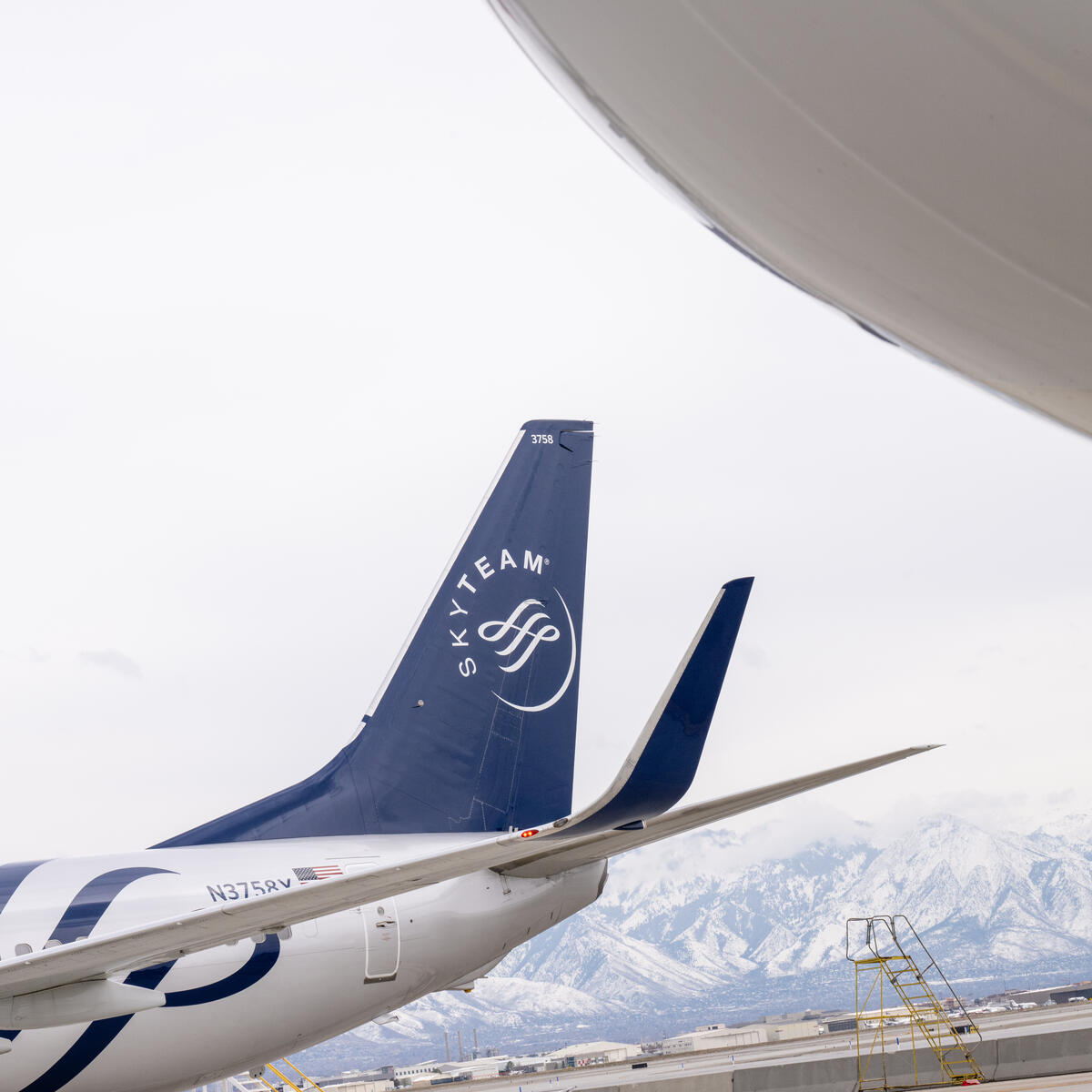 A Delta Air Lines 737-800 in SkyTeam livery is seen at Salt Lake City International Airport (SLC). Delta is a founding member of the SkyTeam alliance.