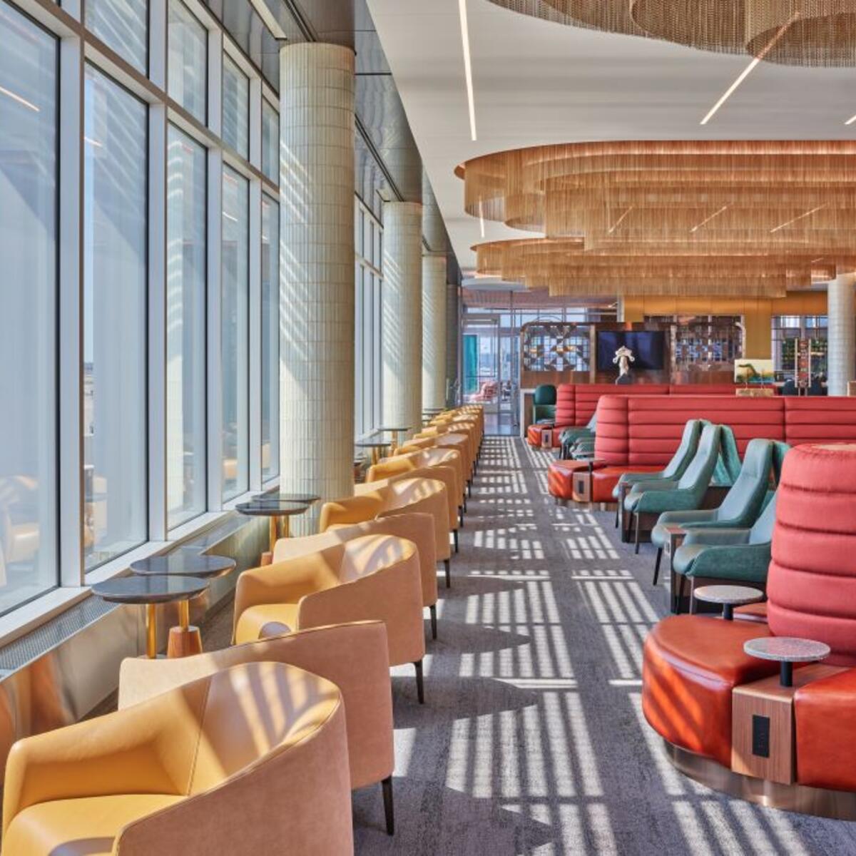 With seating for more than 450, customers visiting Delta's MSP-G Club will have ample space whether they’re looking to work, socialize or simply take in the views of the airfield. 