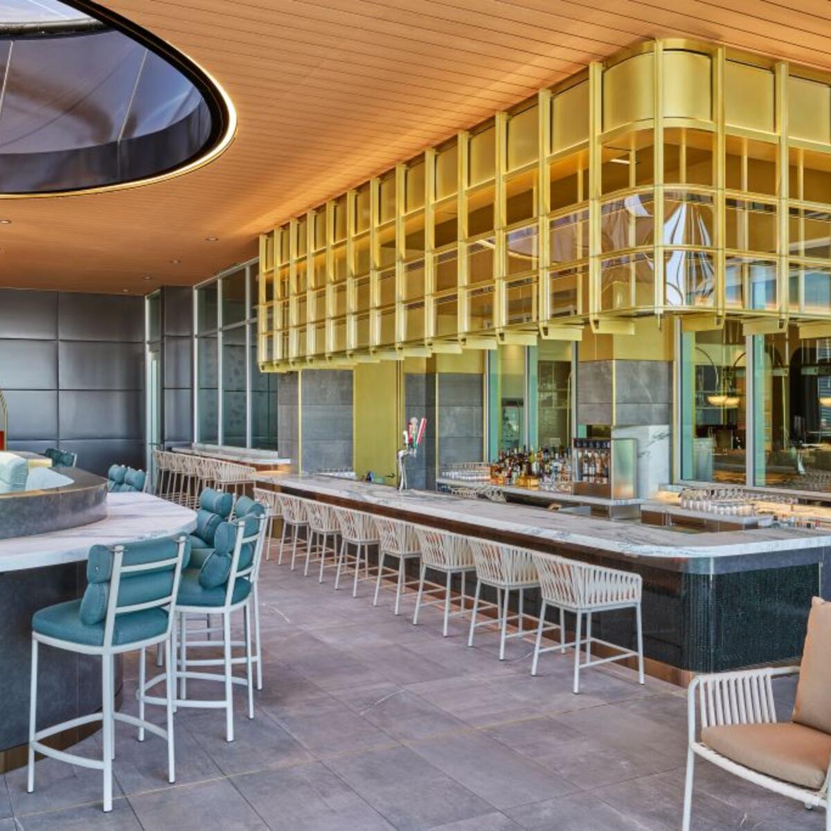 Guests unwinding in the year-round, all-weather Sky Deck® at Delta's MSP G-Club can enjoy a drink from one of the Club’s premium bars, located on the deck.