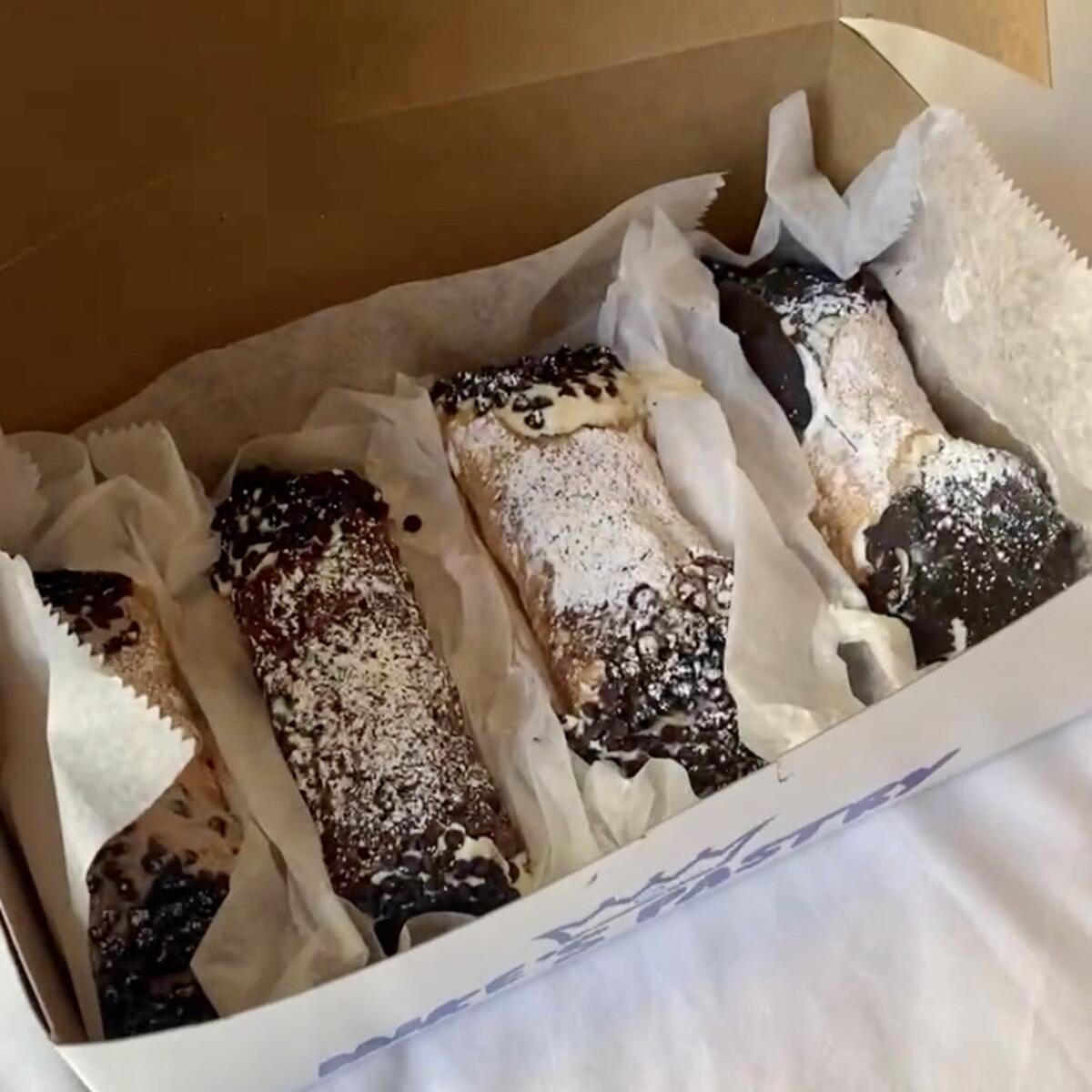 Destinations-Boston-Cannoli