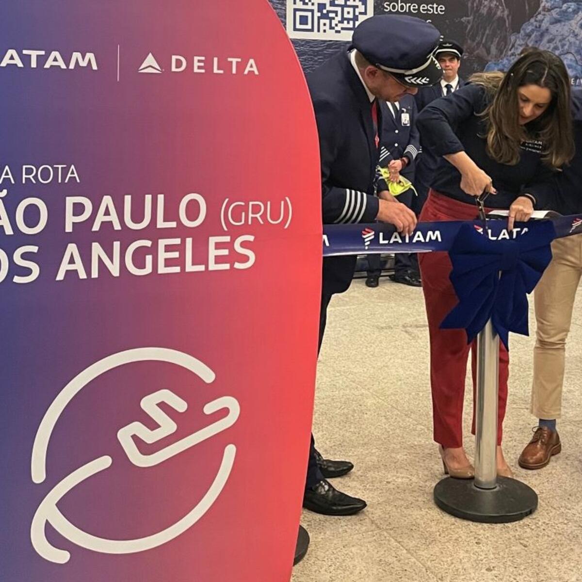 A ribbon-cutting ceremony before the boarding in São Paulo/Guarulhos included remarks by Danillo Barbizan, Brazil Sales Manager for Delta Air Lines, and Camila Belinelli, Commercial Manager for LATAM Brazil. Delta Air Lines and LATAM crew members also participated in the event marking the beginning of this partnership.