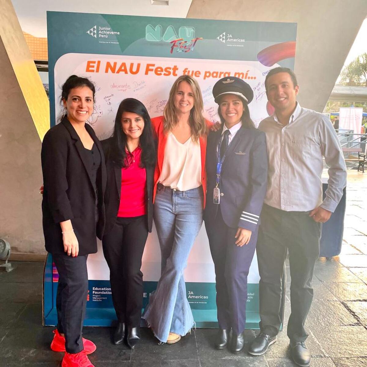 On Sept. 1, Delia Ortega Valderrama, Country Sales Manager – Peru for Delta, and Yessica García, pilot for LATAM Airlines, spoke with 200 students at Junior Achievement Peru’s NAU Fest career exploration event. 