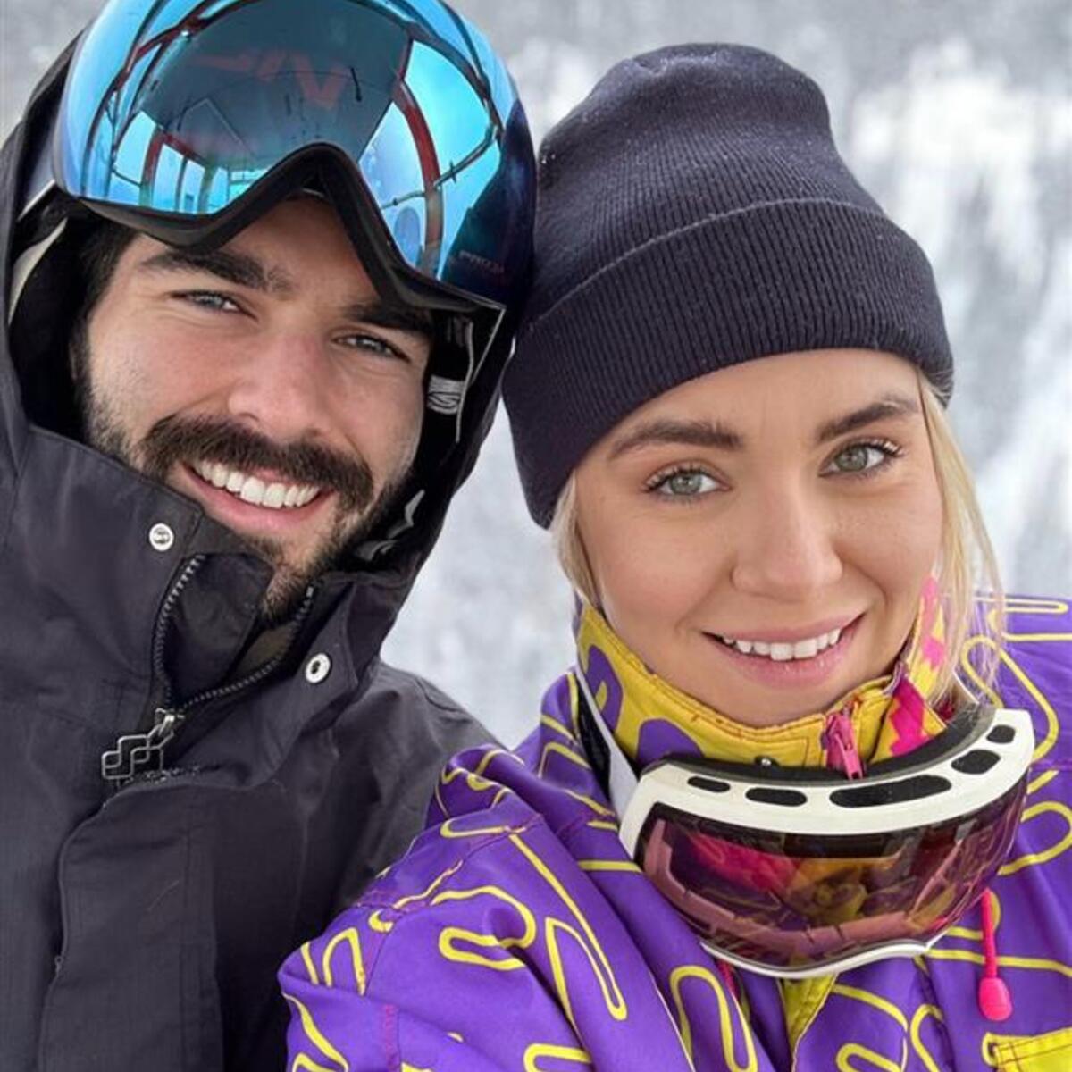 Delta customers Paige and Ian, who met in a Delta Sky Club, take a selfie while snowboarding.