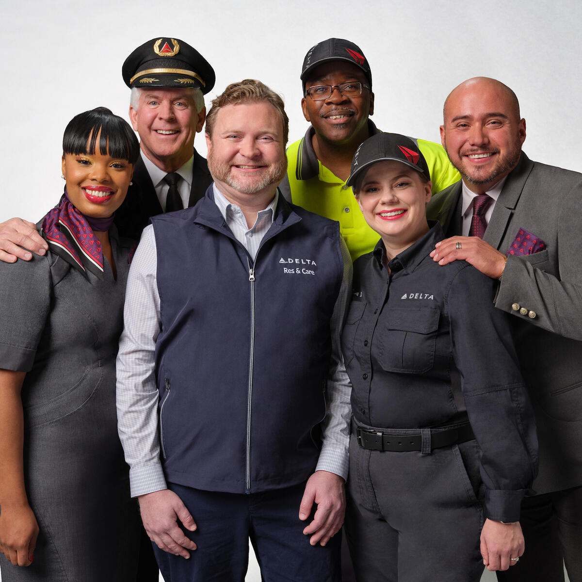 A group shot of Delta frontline employees