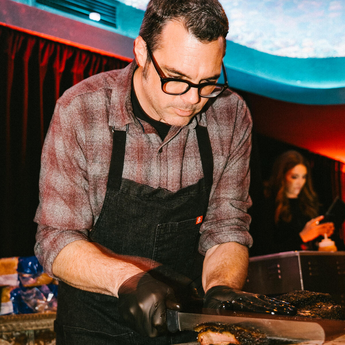At Delta's reservation only speakeasy for Medallion members at SXSW, members got to enjoy truly exclusive experiences, like an evening BBQ tasting experience from world-renowned Austin pit master Aaron Franklin of Franklin BBQ.