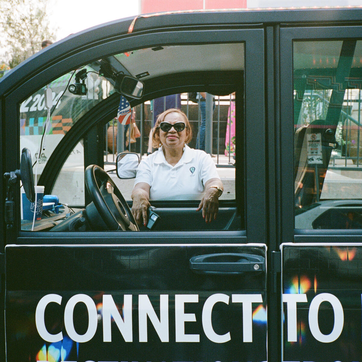 A Delta hopper driver gives a warm welcome to visitors during SXSW 2024 festivities. The Delta-branded electric hoppers were available throughout the duration of SXSW 2024, with complimentary rides to the Austin Convention Center, the Delta Lounge or any local downtown destination.