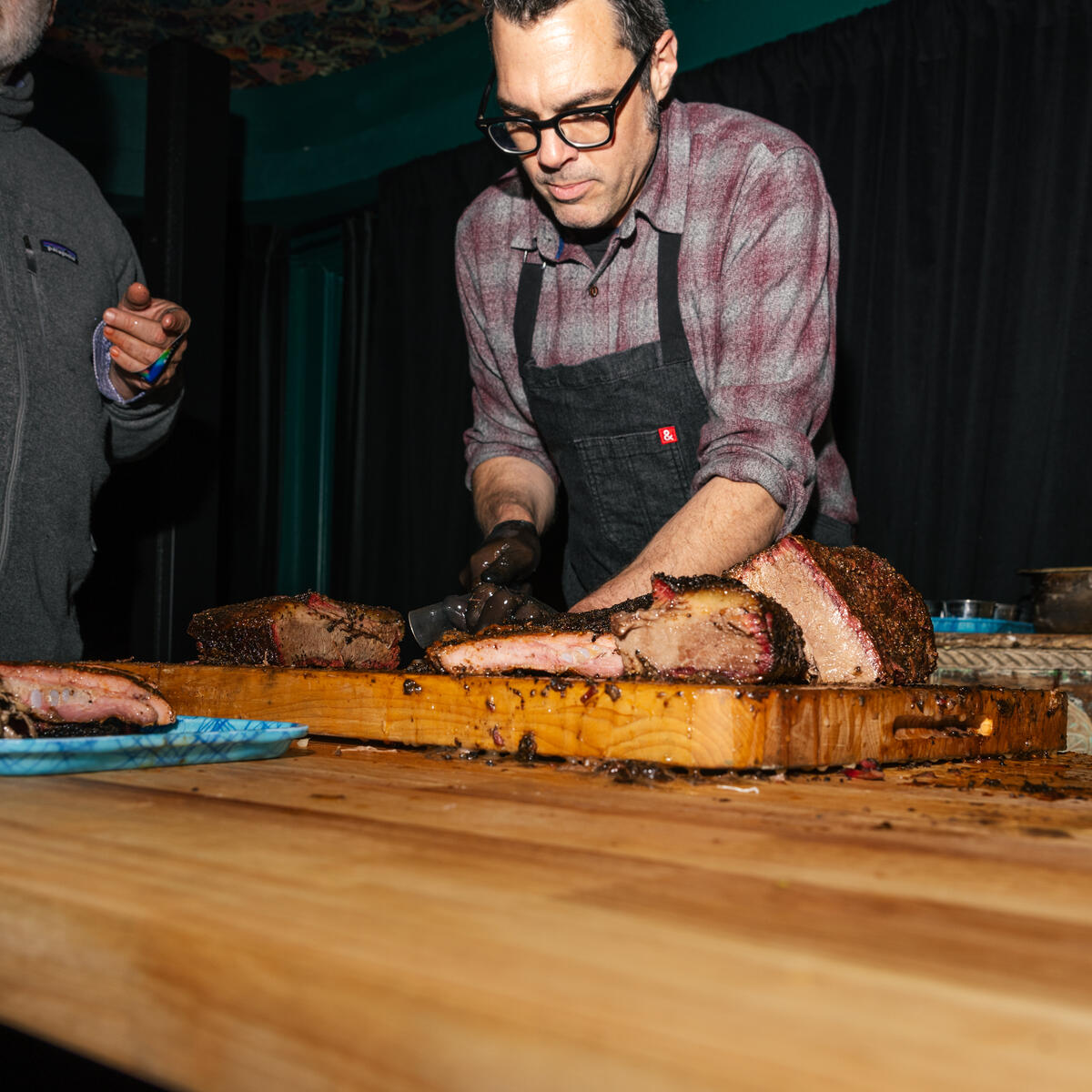 At Delta's reservation only speakeasy for Medallion members at SXSW, members got to enjoy truly exclusive experiences, like an evening BBQ tasting experience from world-renowned Austin pit master Aaron Franklin of Franklin BBQ.
