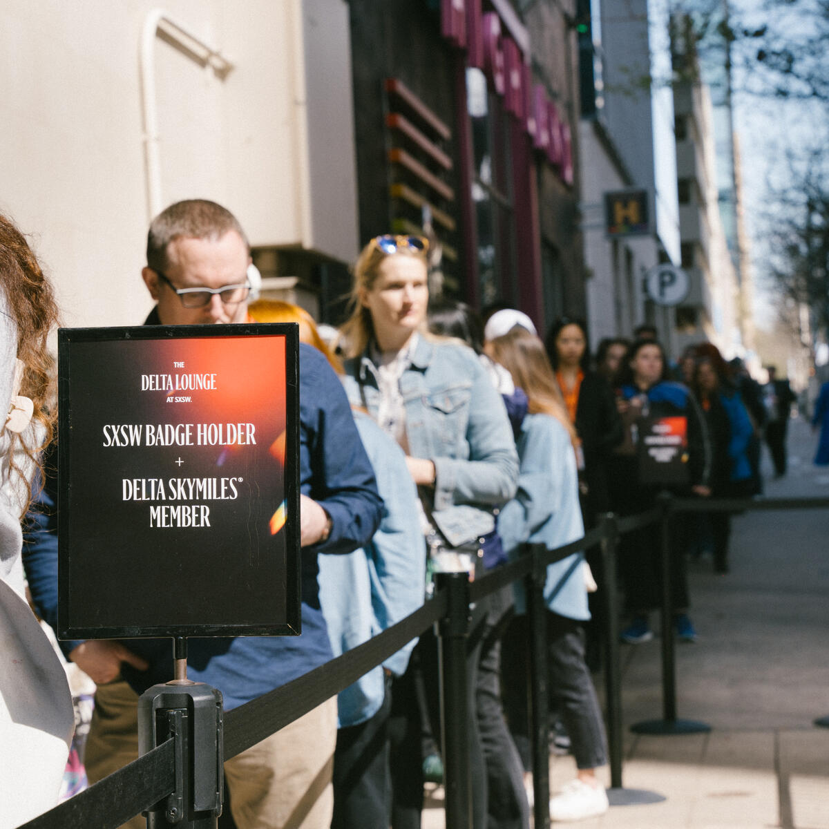 Visitors eagerly wait to enter the Delta Lounge, a branded pop-up experience exclusively for SkyMiles members featuring fast, free Delta Sync Wi-Fi, global fan-favorite beverages from Delta partner Starbucks, custom limited-edition Delta x SXSW merch, and more.&nbsp;&nbsp;